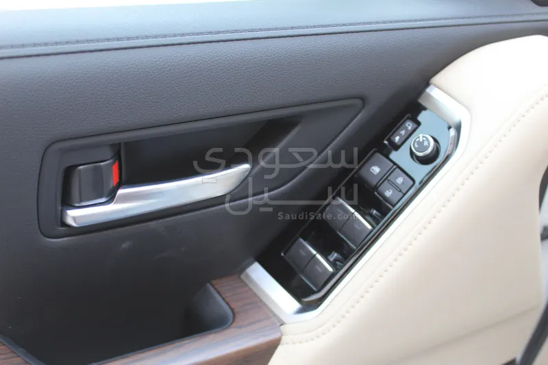 2026 تويوتا لاند كروزر في اكس