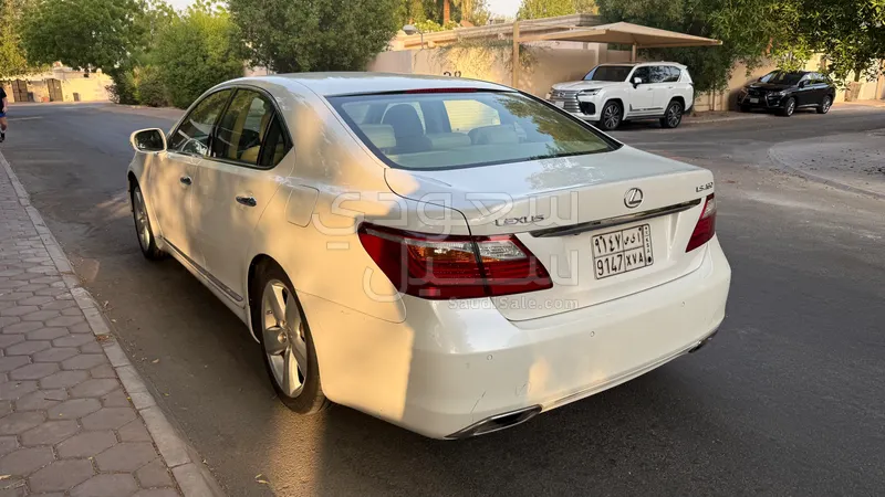 2010 لكزس إل إس 460