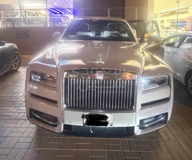 2023 رولز رويس كولينان سلفر بادج