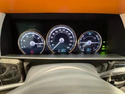 2023 رولز رويس كولينان سلفر بادج