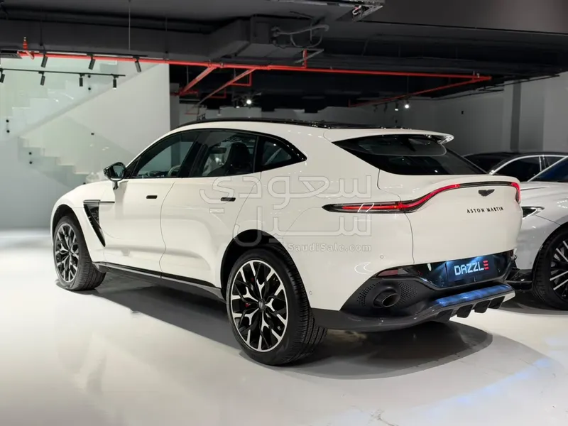 2021 استون مارتن دي بي اكس