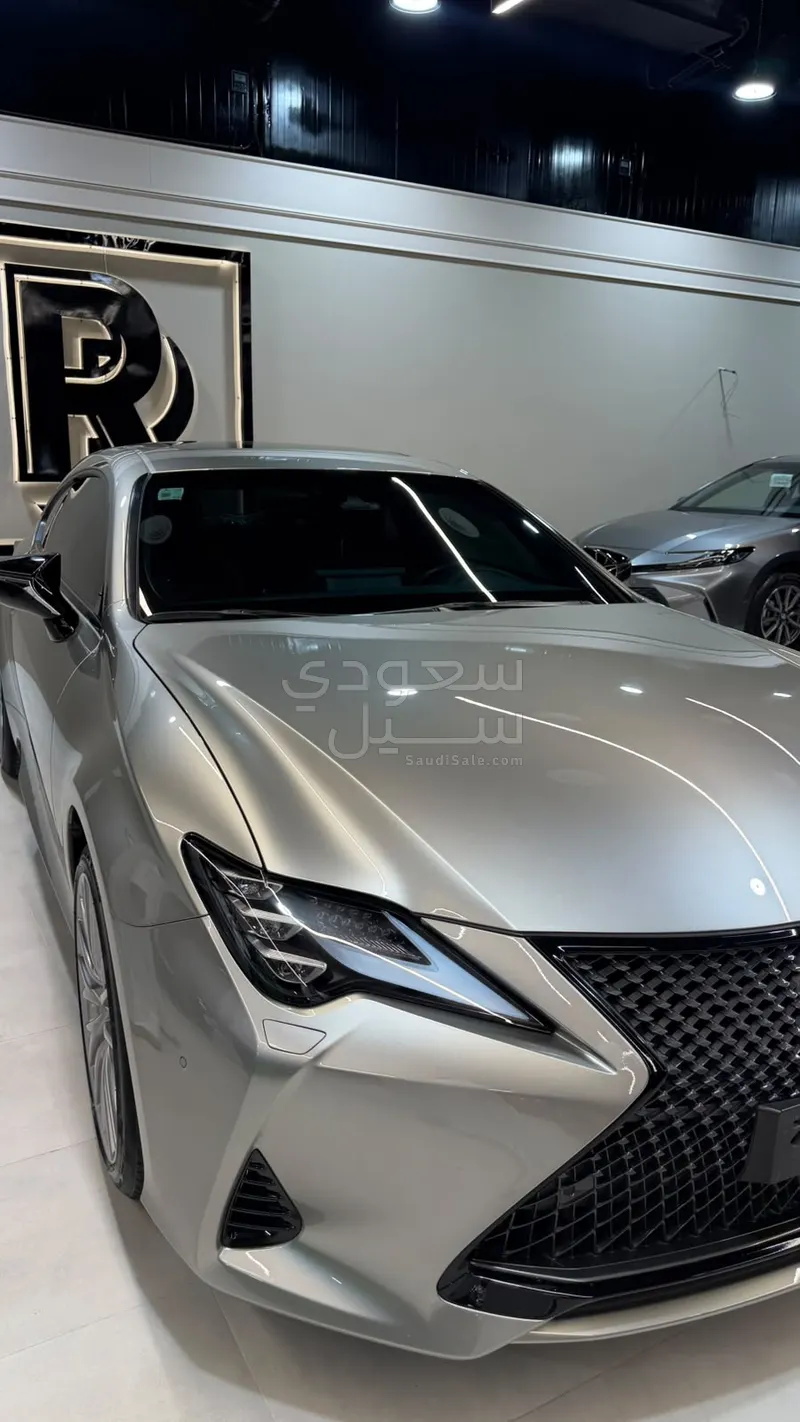 2023 لكزس أر سي 350