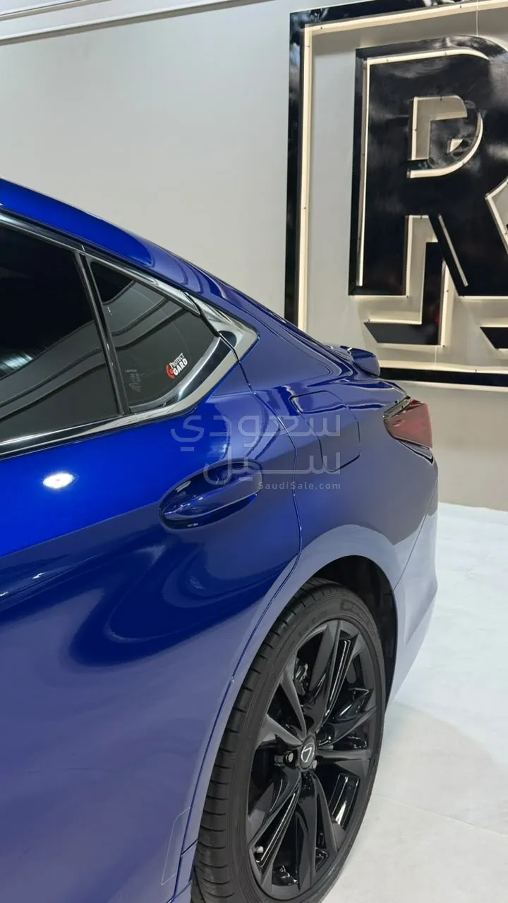 2025 لكزس إي إس اف