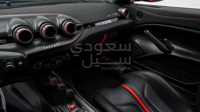 2016 فيراري اف 12 تي دي اف