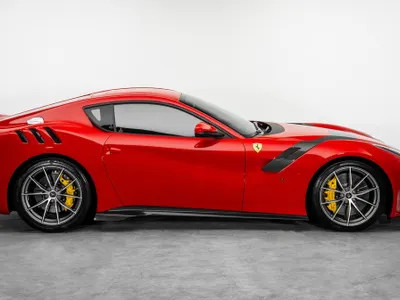 2016 فيراري اف 12 تي دي اف