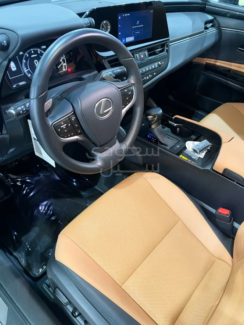 2025 Lexus ES 250