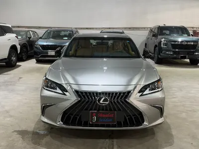 2025 Lexus ES 250