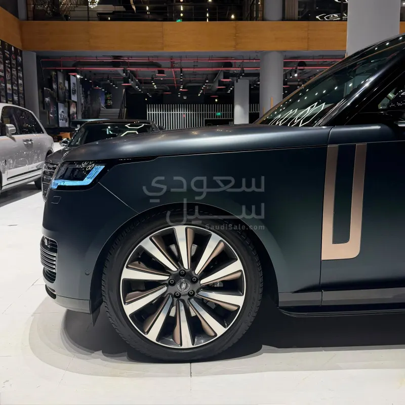 2024 لاند روفر رينج روفر اس في اوتوبيوغرافي