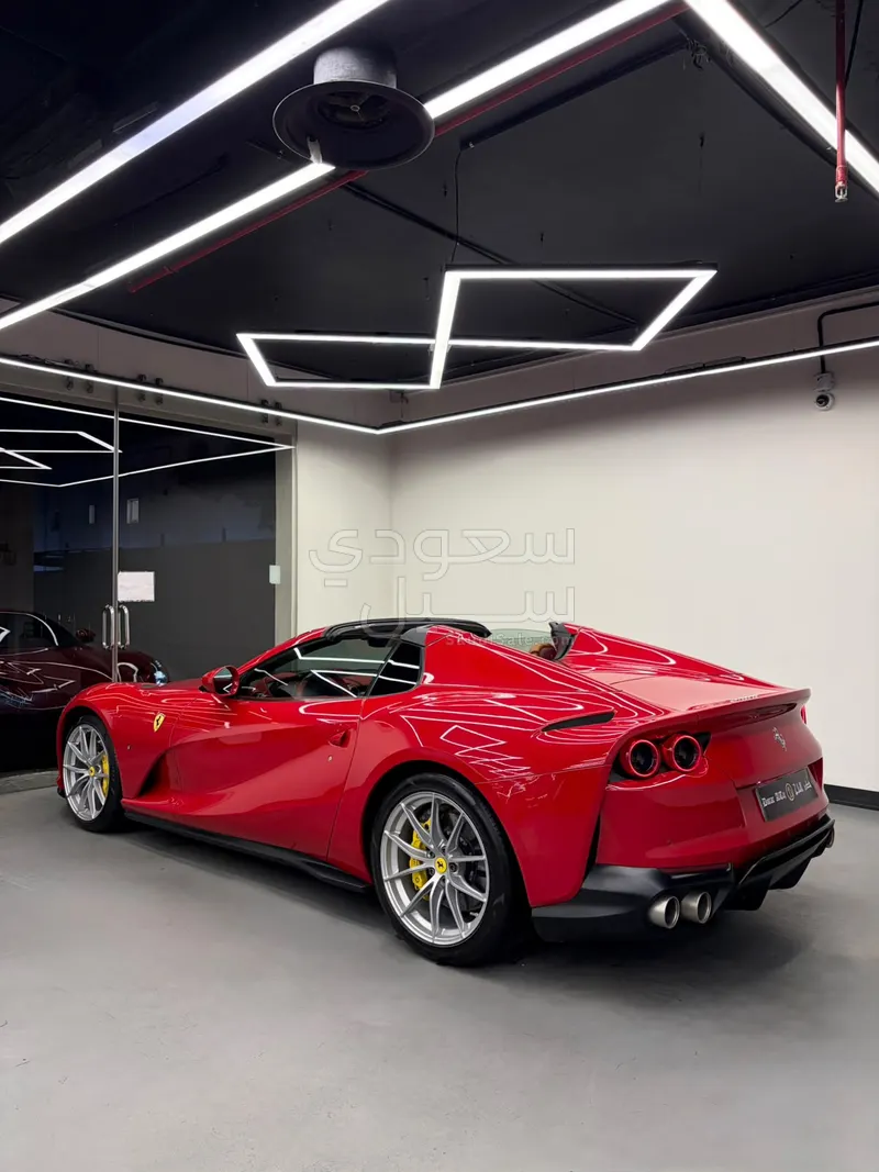 2021 فيراري 812 جي تي اس