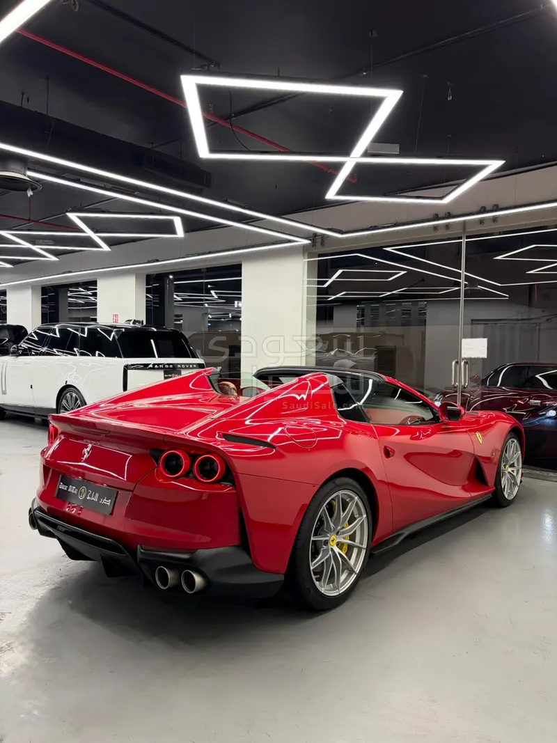 2021 فيراري 812 جي تي اس