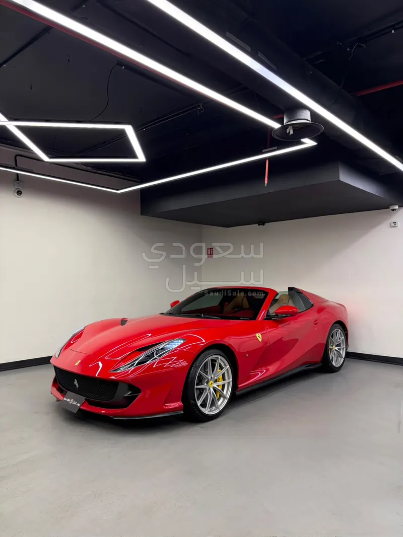 2021 فيراري 812 جي تي اس