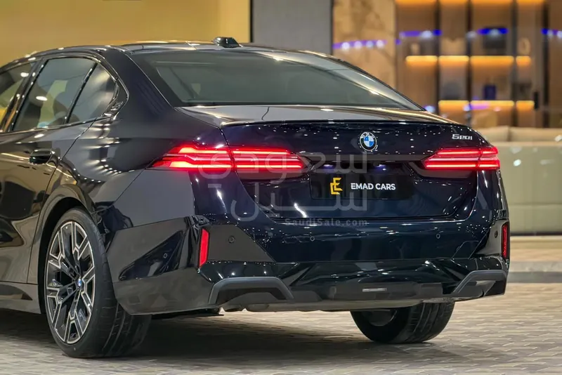 2026 بي ام دبليو الفئة الخامسة 520 أي إم كت