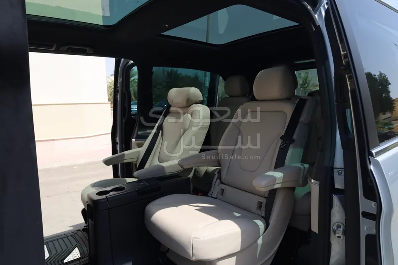 2025 مرسيدس - بنز في 300