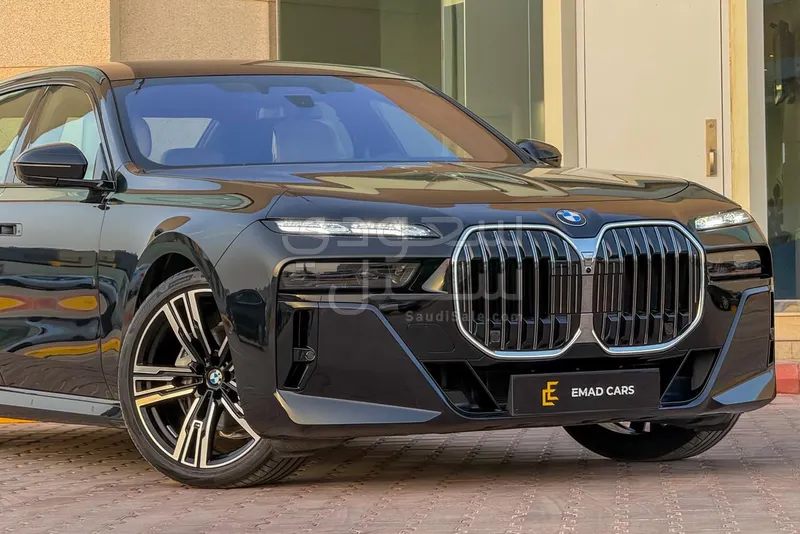 2024 بي ام دبليو الفئة السابعة 730 أي