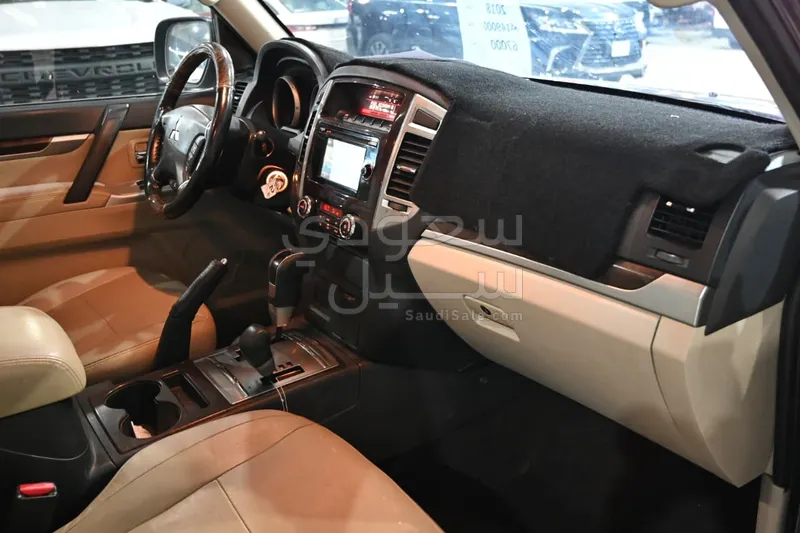 2018 متسوبيشي باجيرو