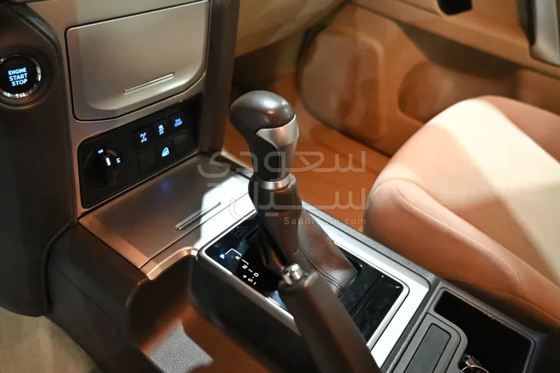 2021 لكزس إل إكس 570 اس