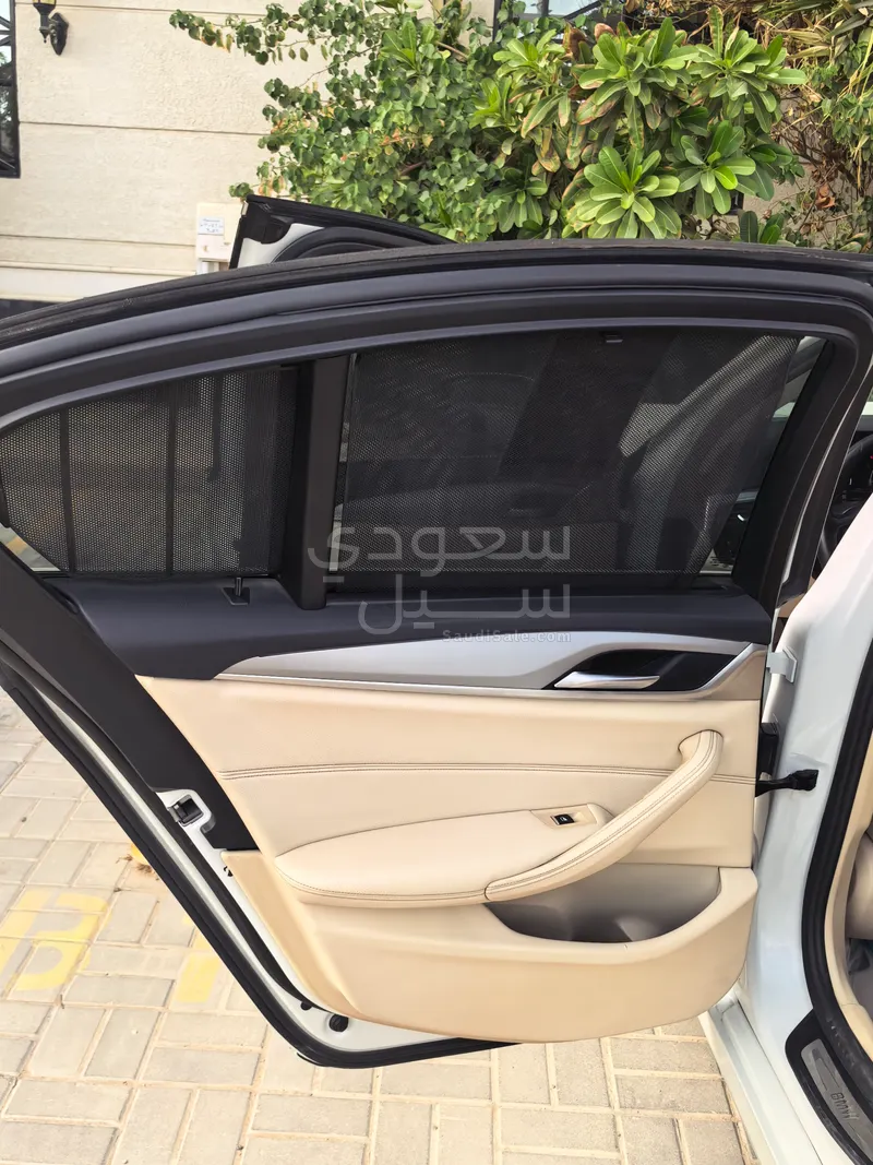 2020 بي ام دبليو الفئة الخامسة 520 أي