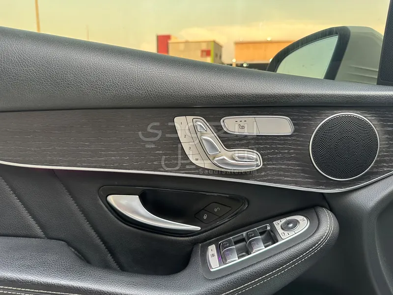 2021 Mercedes-Benz GLC 300