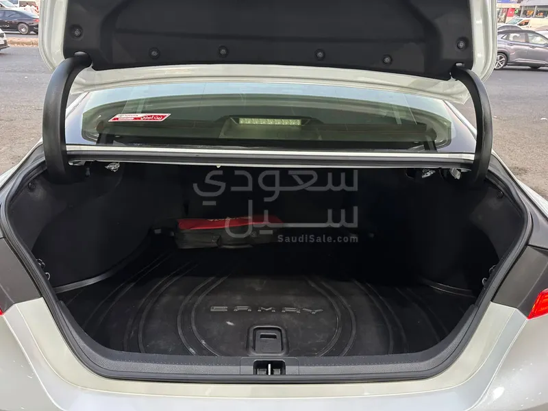 2023 تويوتا كامري اس اي