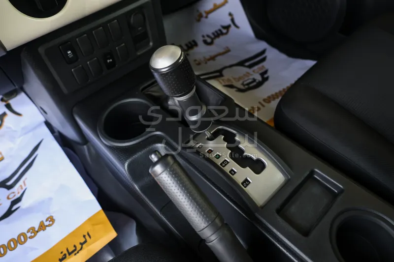 2022 تويوتا اف جي كروزر 1