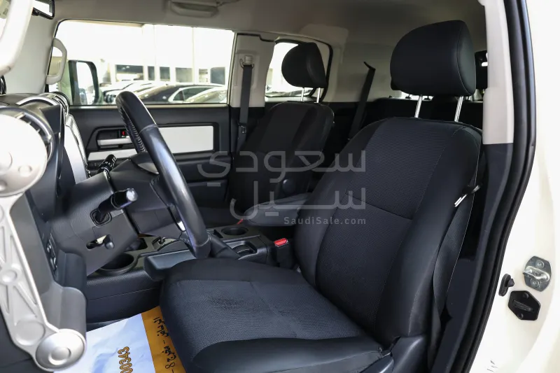 2022 تويوتا اف جي كروزر 1