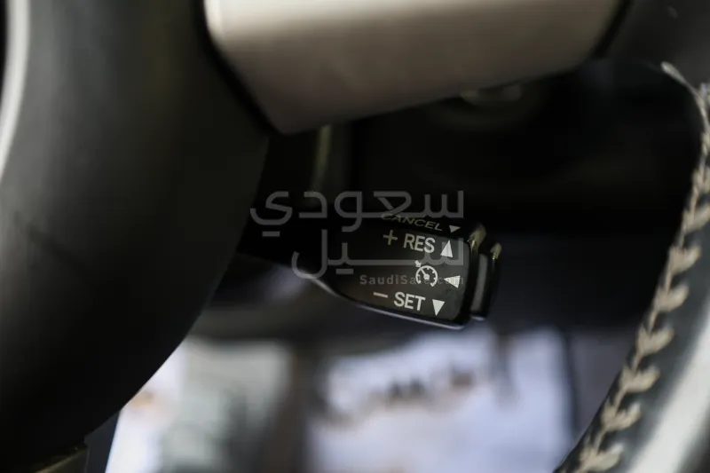 2022 تويوتا اف جي كروزر 1