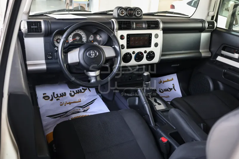 2022 تويوتا اف جي كروزر 1