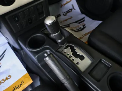 2022 تويوتا اف جي كروزر 1