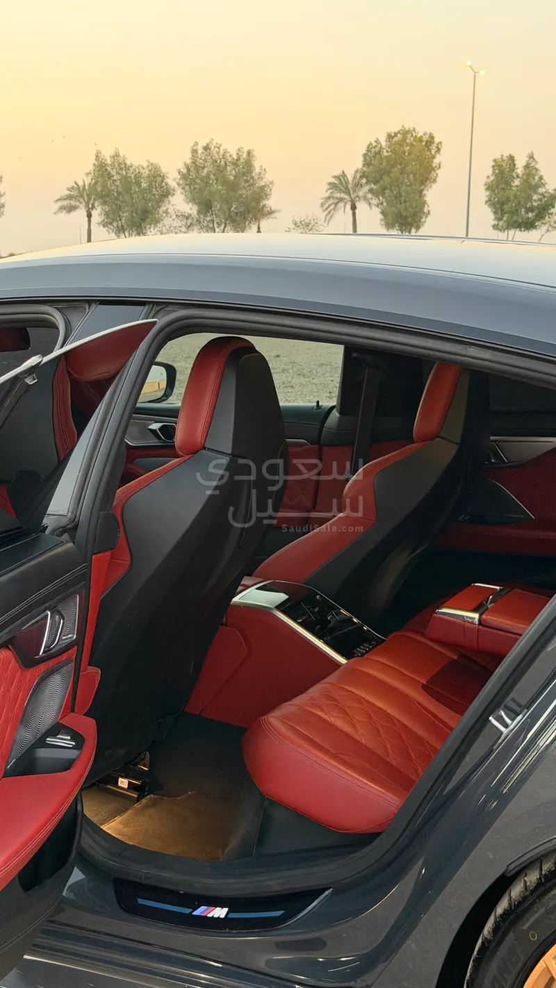 2021 بي ام دبليو الفئة ام إم 8 كومبيتيشن