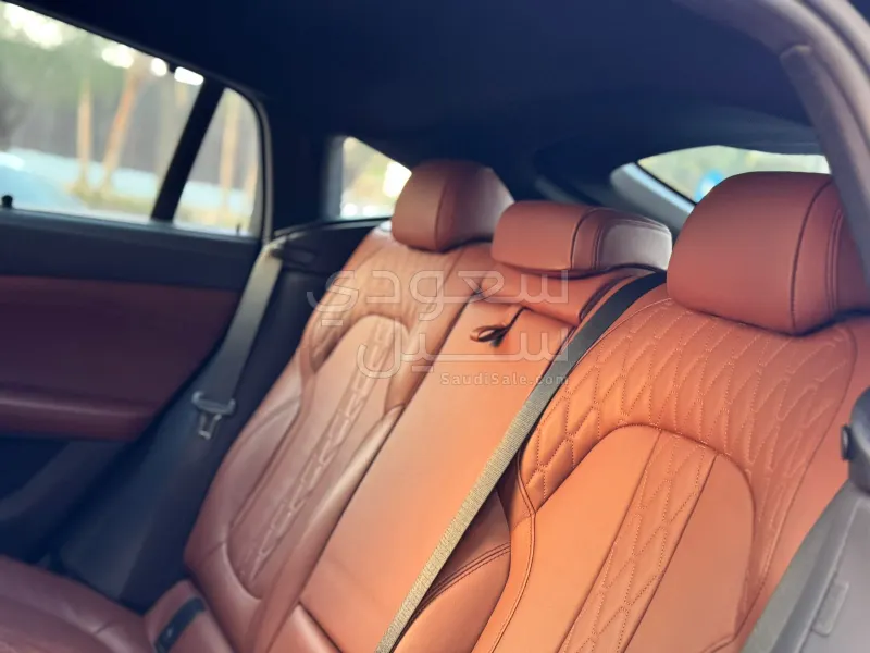 2023 BMW X Series 6 M50i