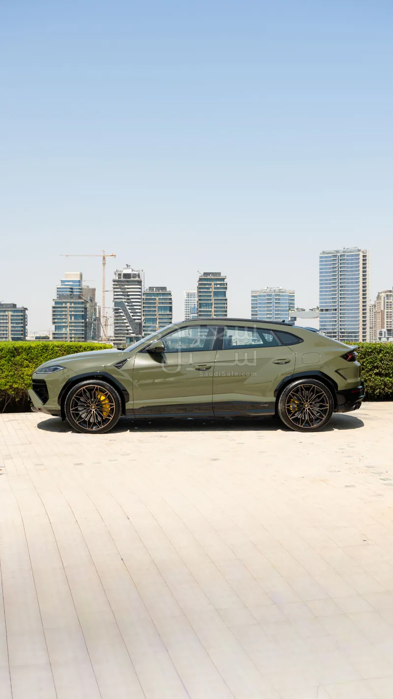2025 Lamborghini URUS SE