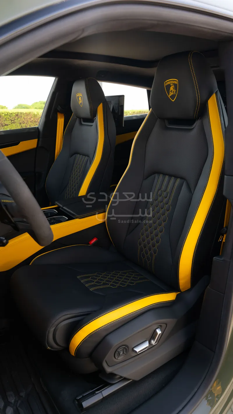 2025 Lamborghini URUS SE