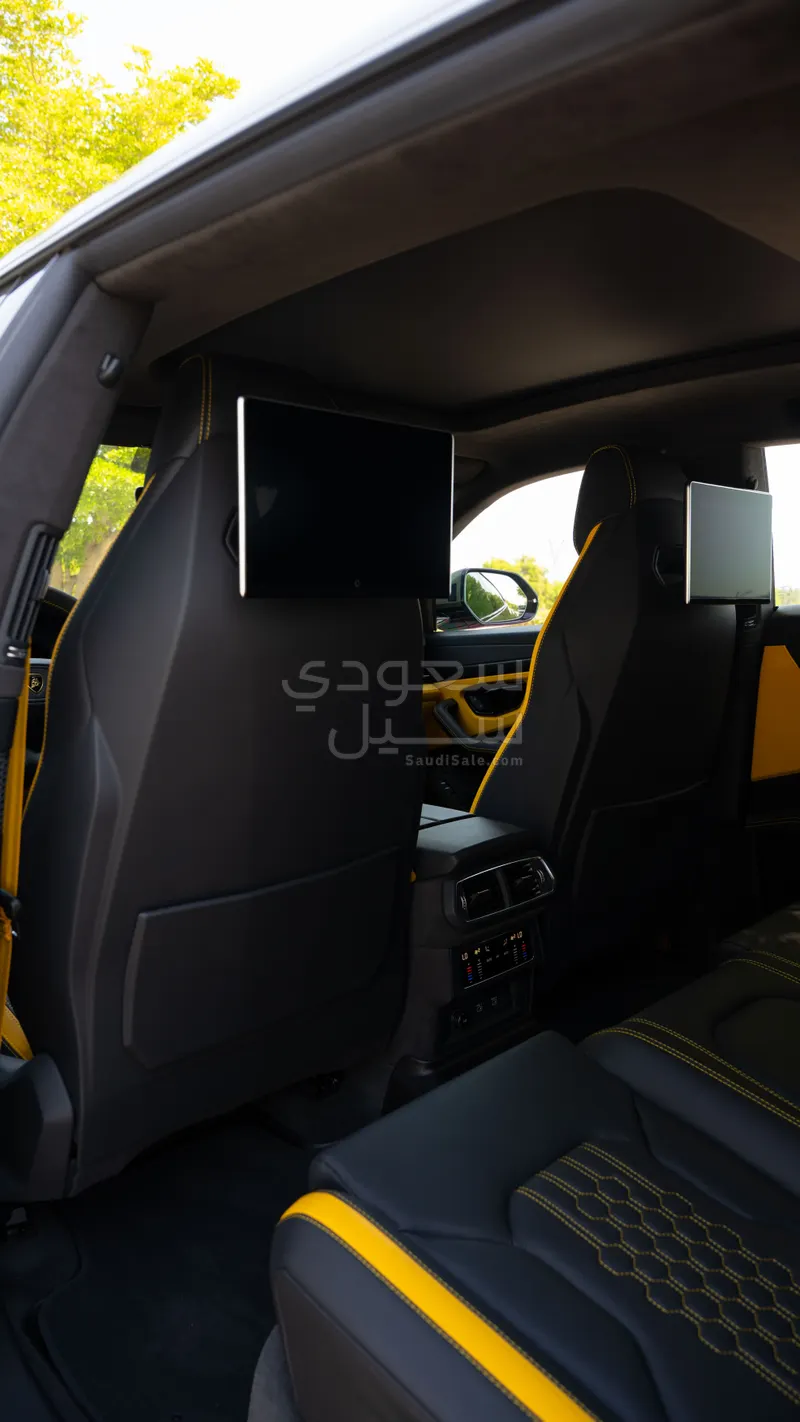 2025 Lamborghini URUS SE
