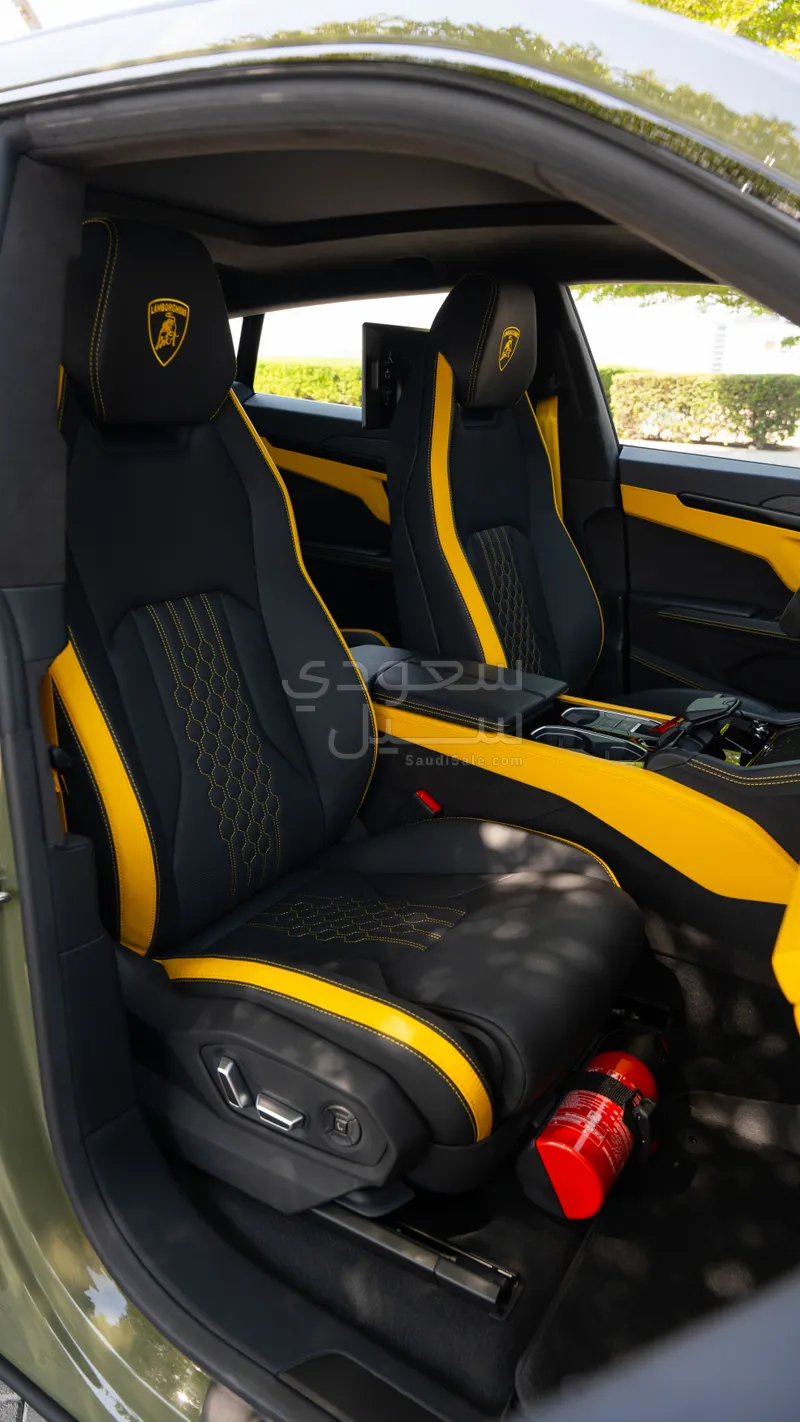 2025 Lamborghini URUS SE
