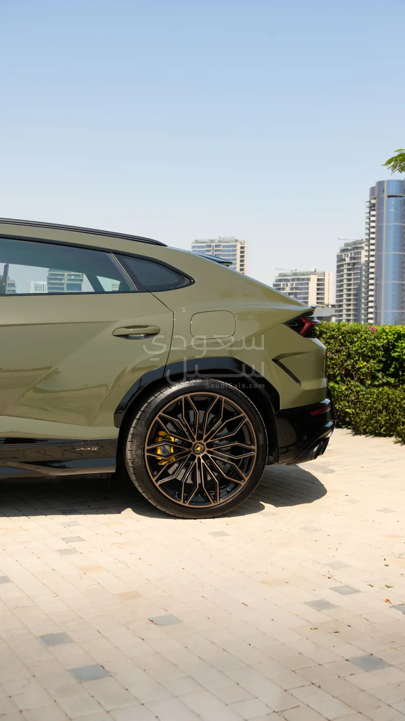 2025 Lamborghini URUS SE