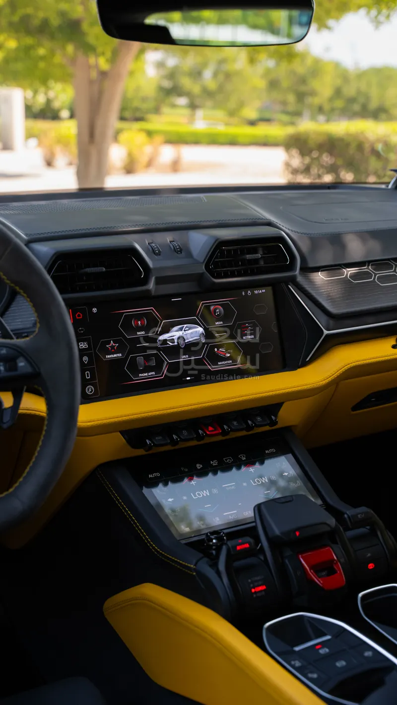 2025 Lamborghini URUS SE