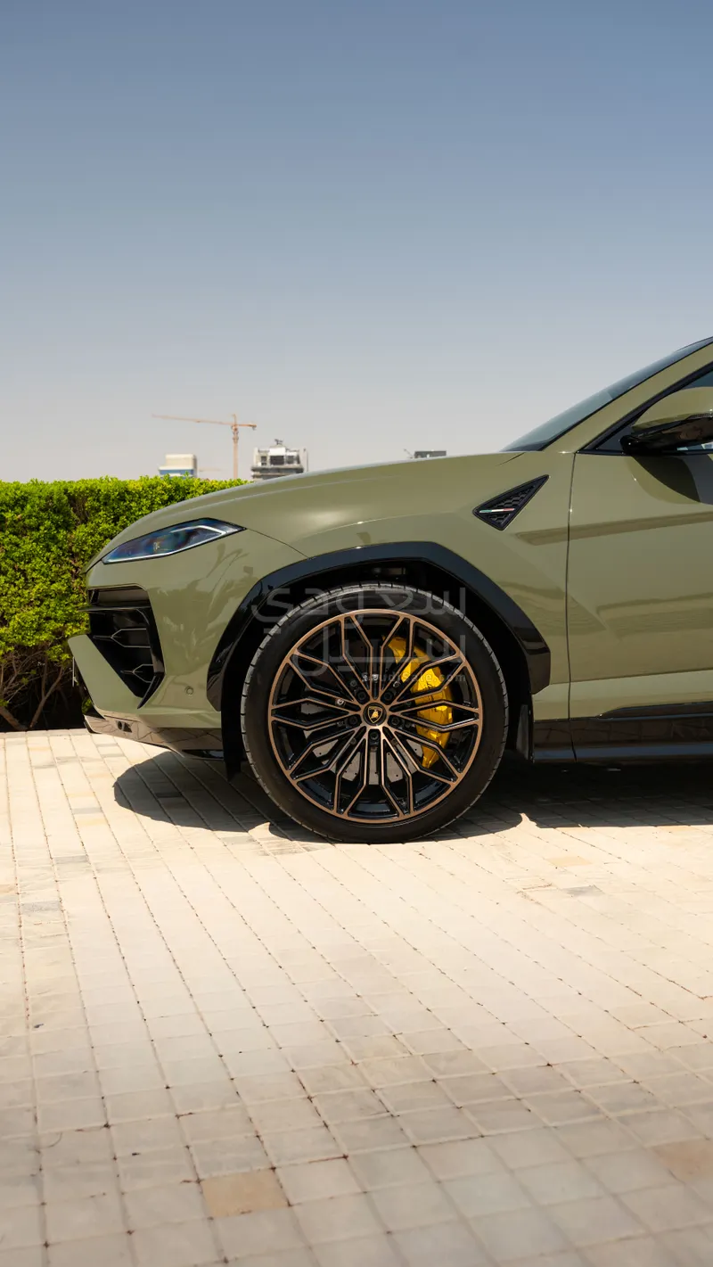 2025 Lamborghini URUS SE