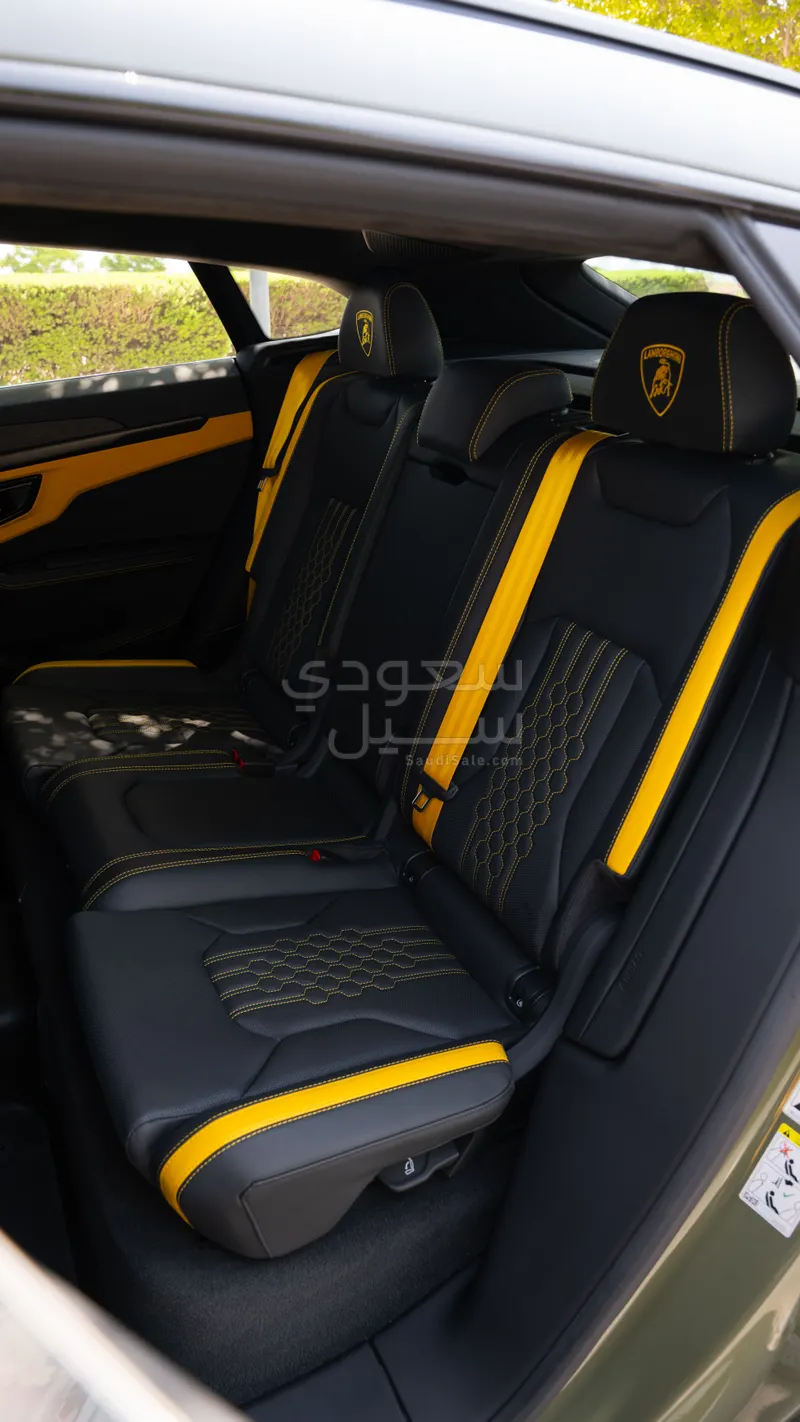 2025 Lamborghini URUS SE