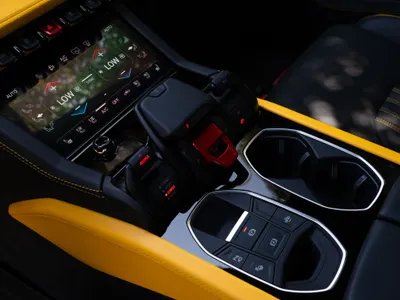 2025 Lamborghini URUS SE