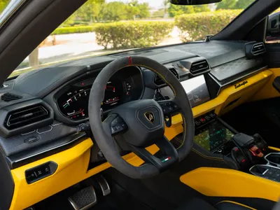 2025 Lamborghini URUS SE