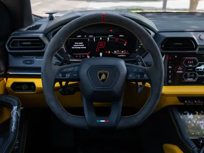 2025 Lamborghini URUS SE