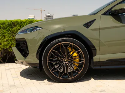 2025 Lamborghini URUS SE