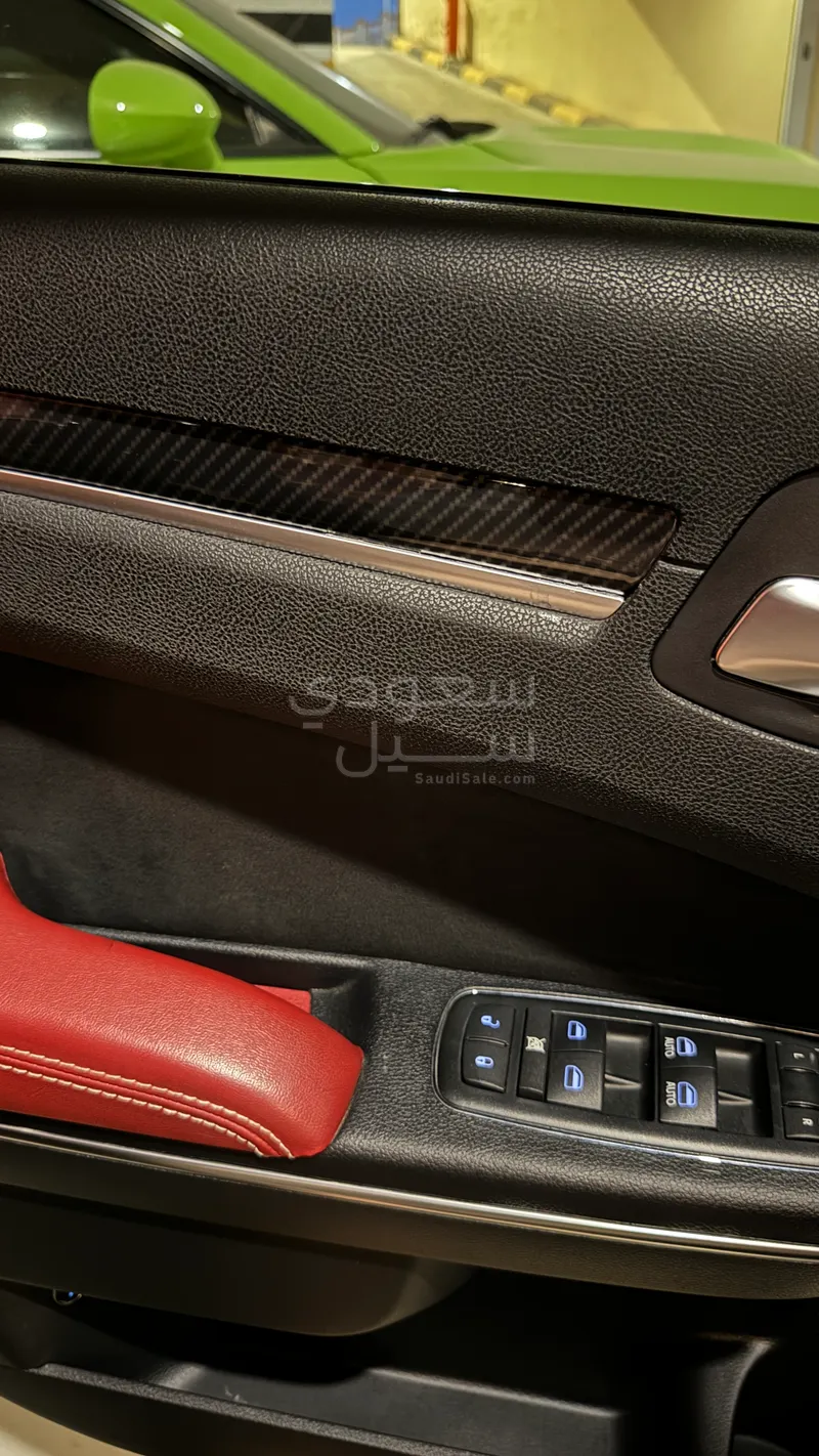 2012 كرايسلر 300 اس ار تي 8
