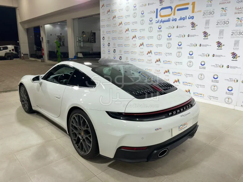 2025 بورش 911 كاريرا