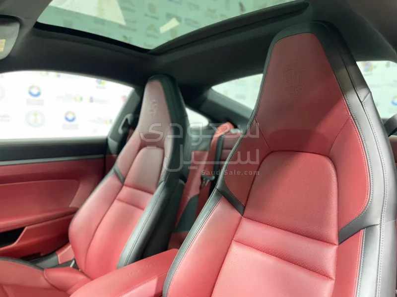 2025 بورش 911 كاريرا