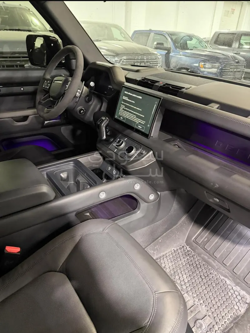 2023 لاند روفر ديفيندر V8 P525 ادشن