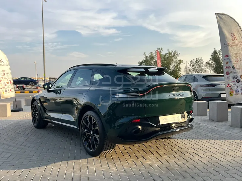 2021 استون مارتن دي بي اكس