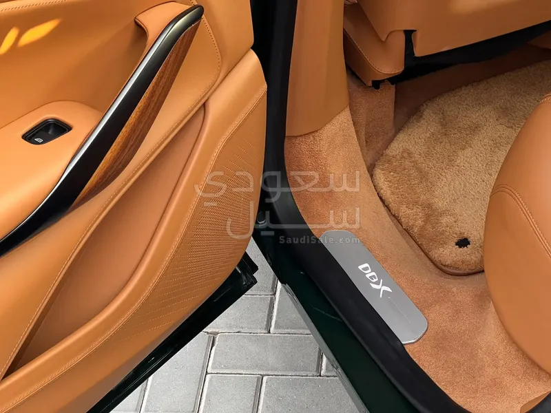 2021 استون مارتن دي بي اكس