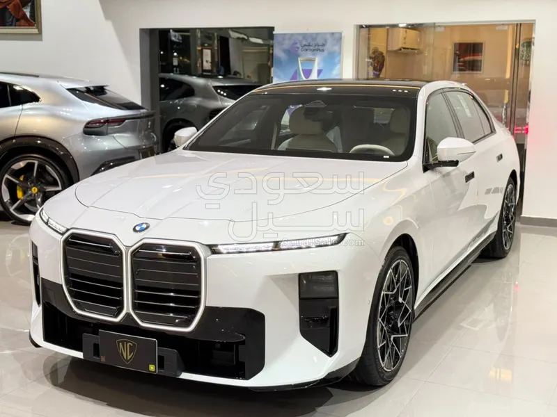 2027 بي ام دبليو الفئة السابعة 735أي