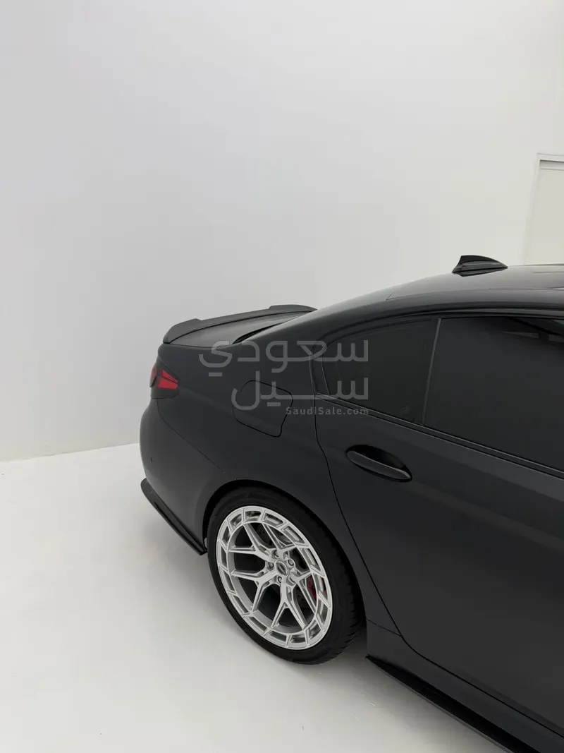 2023 بي ام دبليو الفئة ام إم 5 كومباتيشن باكج